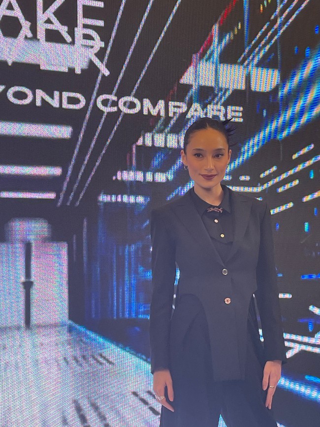 Tatjana Saphira bicara mengenai definisi kecantikan. Dalam acara launching kampanye Make Over Beauty Beyond Compare, wanita 25 tahun tersebut beropini bahwa kecantikan adalah ketika seseorang bahagia dan nyaman dengan diri sendiri. Foto: Rahmi Anjani/Wolipop