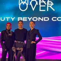 Wanita yang terpilih sebagai ikon dari Beyond Transformation oleh Make Over bersama Adinia Wirasti dan Aghnia Punjabi tersebut mengaku ketika itu tidak melakukan perawatan khusus untuk mengatasi jerawat. Kulitnya justru membaik setelah ia akhirnya menerima kondisinya.Foto: Rahmi Anjani/Wolipop