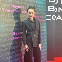 Untungnya Tatjana Saphira sadar bahwa kondisi itu tidak seharusnya menghalanginya untuk berkarya. Aku nggak mau jerawat mendefinisikan aku, aku harus kuat menggali diri aku dan potensi aku agar orang bisa melihat itu daripada yang lain, tambahnya.Foto: Rahmi Anjani/Wolipop