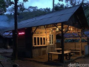 Rekomendasi Tempat Ngopi di Tengah Hutan Sukabumi
