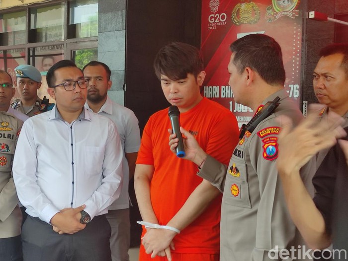 Tersangka baru penipuan robot trading ATG Raymond Enovan di Mapolresta Malang Kota