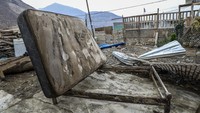 Tampak sejumlah barang-barang yang rusak akibat peristiwa tersebut.  