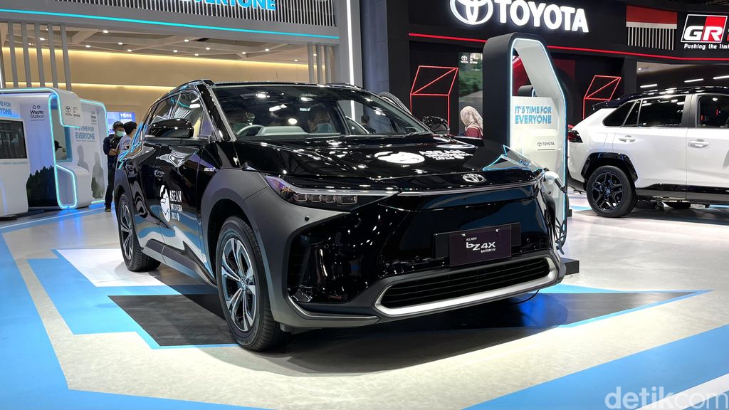 Toyota bz4x di pameran JAW 2023