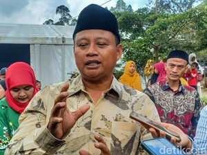 Uu Ruzhanul Ciut Hadapi Ridwan Kamil