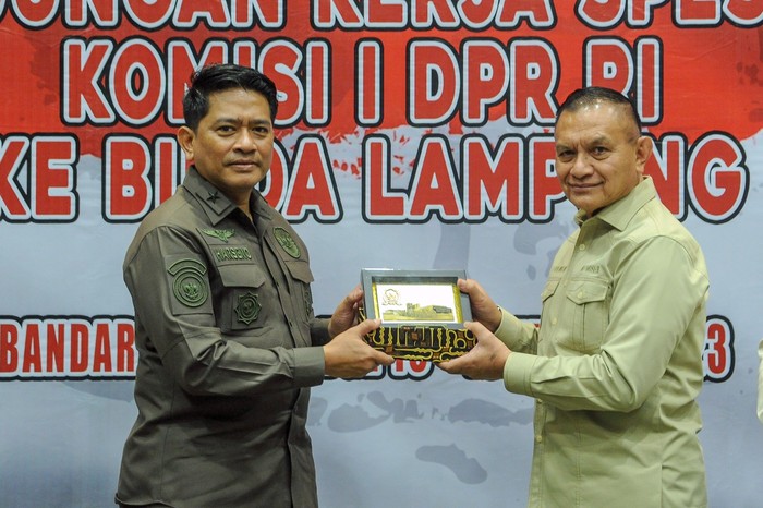 Wakil Ketua DPR RI Koordinator Bidang Politik dan Keamanan (Korpolkam) Lodewijk F. Paulus menggaungkan politik damai menjelang Pemilu 2024. Hal ini ia sampaikan dalam Kunjungan Kerja Spesifik Komisi I DPR RI ke Provinsi Lampung.