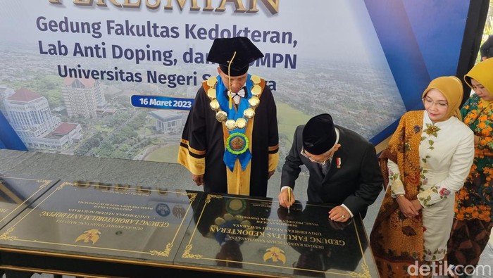 Wapres Maruf Amin meresmikan sejumlah gedung di Unesa