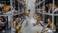 Penjara yang dibangun di atas lahan seluas 166 hektare di El Salvador ini juga hanya memiliki 80 tempat tidur untuk setiap 100 narapidana. (Press Secretary Of The Presidency Of El Salvador/Anadolu Agency/Getty Images)