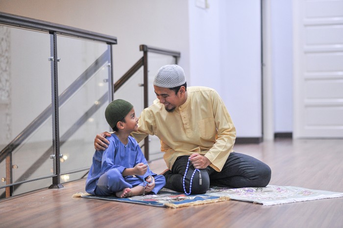 7 Doa & Zikir Menjelang Berbuka Puasa yang Bagus untuk Diajarkan ke Anak