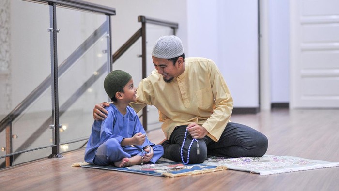 7 Doa & Zikir Menjelang Berbuka Puasa yang Bagus untuk Diajarkan ke Anak