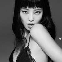 Foto-foto Jennie BLACKPINK membuat penggemar gempar saat dibagikan Calvin Klein. Situs resminya error karena banyak yang mencoba mengaksesnya. Foto: dok. Calvin Klein