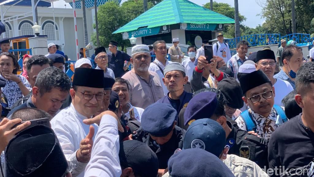 Anies ke Jemaah Masjid Al-Akbar: Surabaya Kota Keluarga Kami Berasal