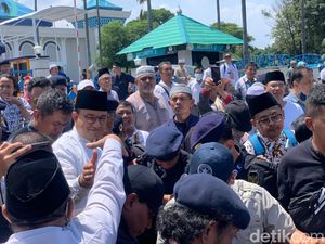 Anies ke Jemaah Masjid Al-Akbar: Surabaya Kota Keluarga Kami Berasal