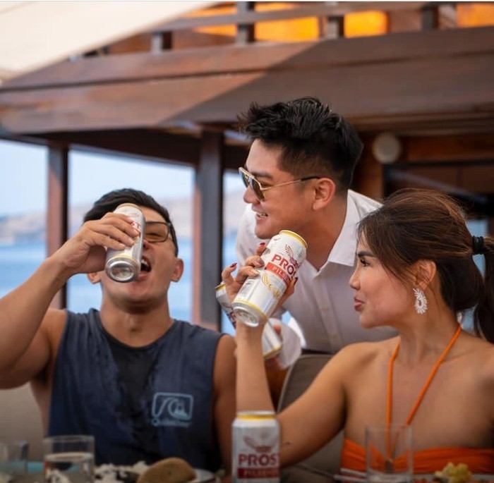 Boy William Saat Makan Bareng Ayu Ting Ting dan Kulineran di Luar Negeri