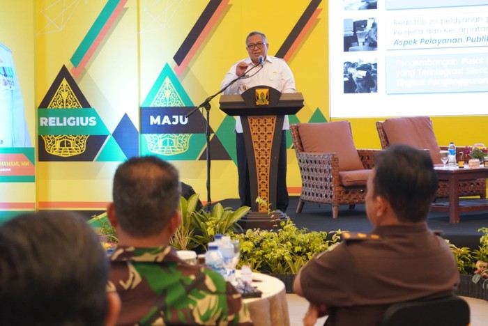 Bupati Sukabumi Marwan Hamam