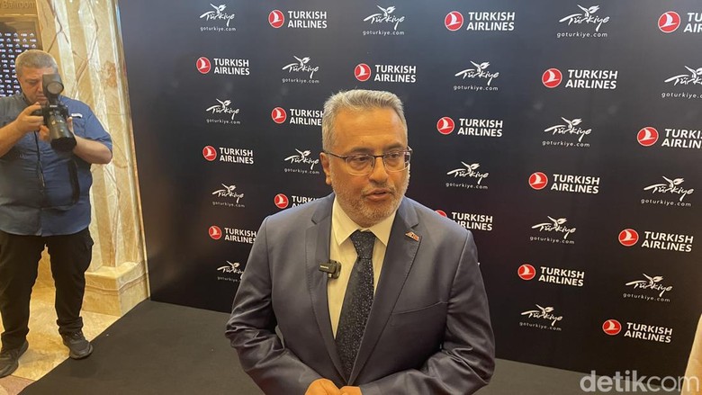 Chairman of the Board & Executive Committee of Turkish Airlines, Ahmet Bolat