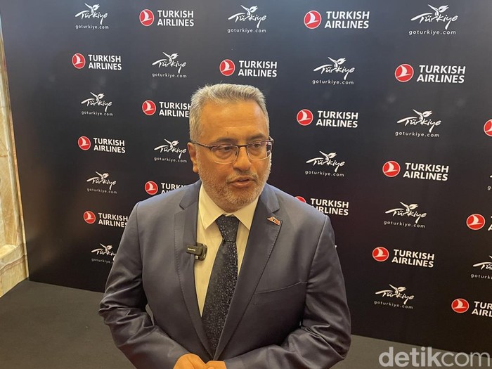 Chairman of the Board & Executive Committee of Turkish Airlines, Ahmet Bolat