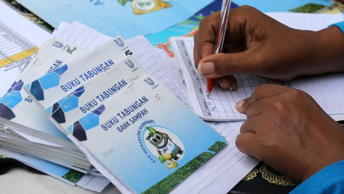Dorong Masyarakat Kurangi Sampah Plastik Lewat Refill Station Dorong Masyarakat Kurangi Sampah Plastik Lewat Refill Station