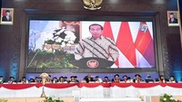 Hal ini disampaikan Presiden RI Ir. Joko Widodo pada saat menyampaikan ucapan selamat atas dies natalis IPDN ke-67. Dalam pesannya Bapak Presiden berharap IPDN mampu beradaptasi menguasai ilmu, teknologi terbaru, memiliki kompetensi dan keahlian baru untuk meningkatkan produktivitas dan daya saing.