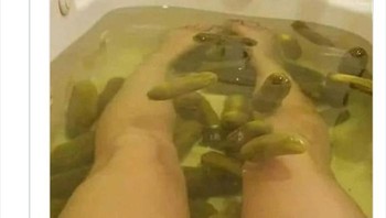 Kira-kira apa ya manfaatnya beredam dengan timun? Foto: Twitter/Bizarre_Content