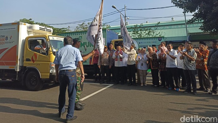 Heru Budi Lepas Truk untuk Pasar Murah