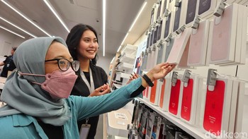 Kehadiran gerai ini bertujuan meningkatkan pengalaman pelanggan sebagai sebuah penyedia solusi satu atap bagi pelanggan yang membeli produk-produk Apple. Foto: Adi Fida Rahman/detikINET