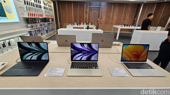 Beragam perangkat MacBook tersedia di sini. Foto: Adi Fida Rahman/detikINET