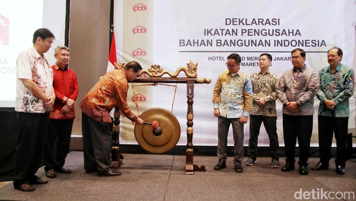 Para pengusaha bahan bangunan berkumpul di Hotel Grand Mercure Kemayoran, Jakarta. Mereka mendeklarasi sebuah wadah bersama.