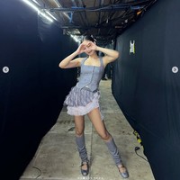 Two amazing nights in Jakarta 🐰 Di tengah cuaca panas Jakarta, Jennie tetap menikmati gelaran konser yang dihelat dua hari berturut-turut. Foto: dok. Instagram @jennierubyjane