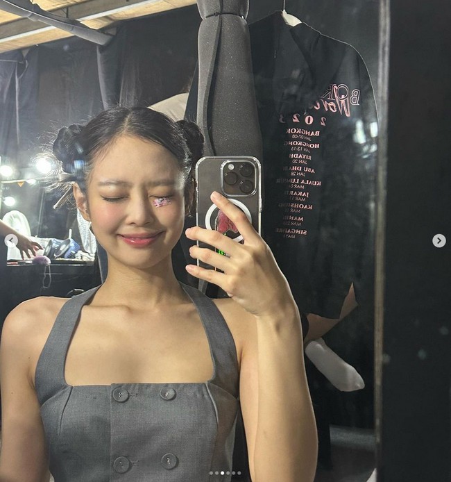 Jennie BLACKPINK membagikan curhatnya setelah konser di Jakarta. Pelantun Pink Venom itu mengakui panasnya Jakarta lewat unggahan Instagram. Foto: dok. Instagram @jennierubyjane