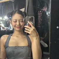 Jennie BLACKPINK membagikan curhatnya setelah konser di Jakarta. Pelantun Pink Venom itu mengakui panasnya Jakarta lewat unggahan Instagram. Foto: dok. Instagram @jennierubyjane