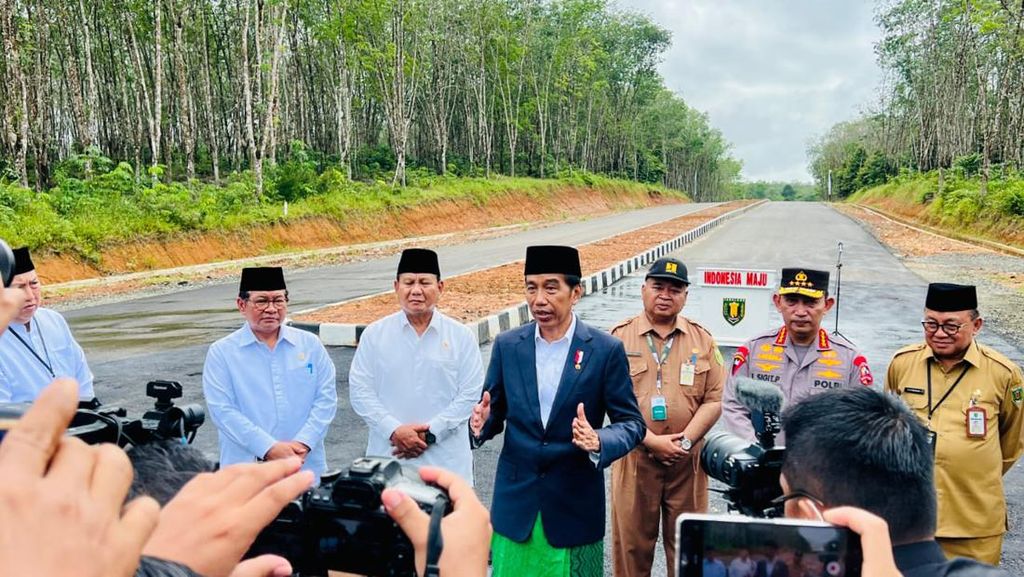 Jokowi Resmikan Jalan Nan Sarunai Sepanjang 4,2 Km di Tabalong Kalsel