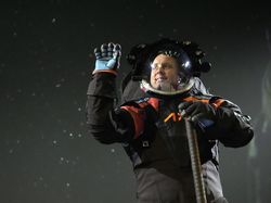 Keren! NASA Pamerkan Baju Baru Astronaut Buat Misi ke Bulan