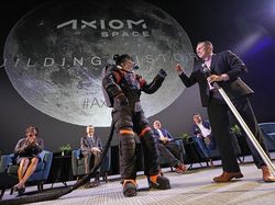 Keren! NASA Pamerkan Baju Baru Astronaut Buat Misi ke Bulan