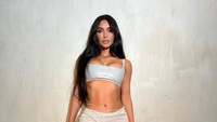 Kim menjalani diet atkins untuk menurunkan berat badan setelah melahirkan anak keduanya, Saint West. Kim melakukan diet tersebut secara ketat agar tubuhnya dapat langsing kembali. Dia sempat berhenti mengonsumsi makanan manis kala itu. (Foto: Instagram @kimkardashian)