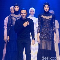 Inilah rancangan terbaru Barli Asmara untuk koleksi Hari Raya 2023. Barli merilis sederet dress cantik nan elegan nuansa pastel hingga bold.  Foto: Mohammad Abduh/Wolipop.