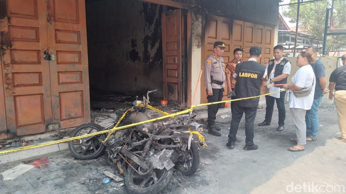 Lokasi Kebakaran Kios Pertalite di Hamparan Perak (Foto: Farid Siregar)