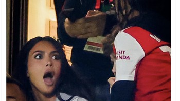 Kim pun kaget dan kecewa Arsenal kalah penalti dari Sporting. Foto: Twitter