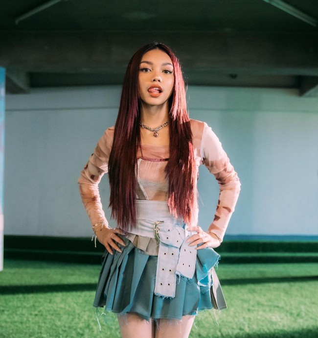 Sudah tumbuh dewasa, penampilan Naura Ayu kini pun jadi semakin cantik. Melalui akun Instagramnya putri Nola Be3 itu kerap membagikan foto-foto terbarunya. Foto: Instagram/@naura.ayu