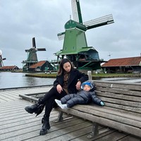 Tak memiliki pengasuh, Nikita Willy terlihat mengurus baby Izz sendiri. Tak sedikit yang memuji penampilannya saat momong baby Izz. Foto: Instagram/@nikitawillyofficial94