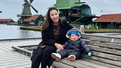 8 Foto Nikita Willy Liburan ke Belanda Sambil Momong Baby Izz, Banjir Pujian