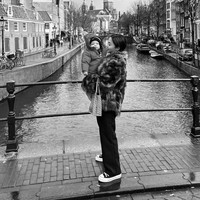 Kemanapun Nikita pergi, ia selalu siaga menggendong dan mengawasi putra kecilnya. Seperti dalam foto, terlihat Nikita Willy yang sedang menggendonng baby Izz. Foto: Instagram/@nikitawillyofficial94