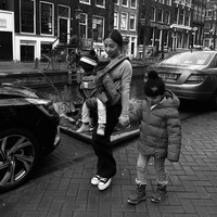 Momong baby Izz tanpa bantuan pengasuh, Nikita Willy pancarkan pesona ibu muda. Tetap bisa terlihat cantik dan stylish bukan? Foto: Instagram/@nikitawillyofficial94