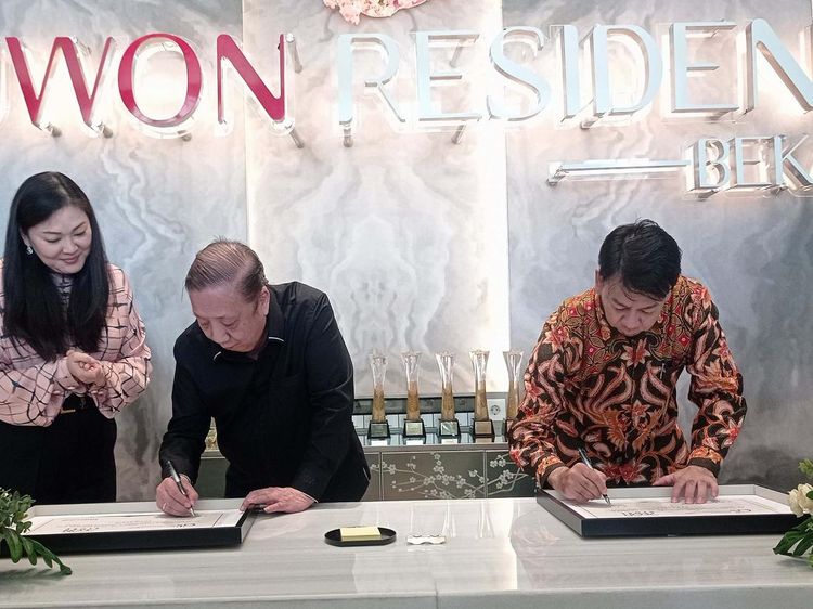 Pakuwon Gandeng Aeon Store