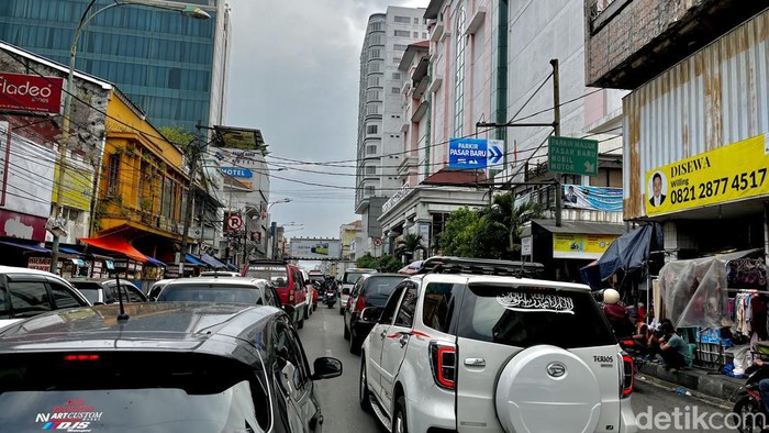 Pasar Baru dan Segala Keruwetannya