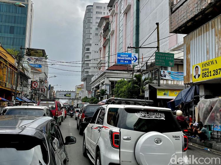 Pasar Baru Bandung dan Segala Keruwetannya