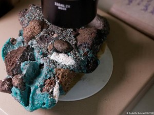 Peneliti Brasil Temukan Bebatuan Plastik Mengerikan di Pulau Terpencil