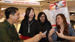 Pengunjung Mega-Japan Airlines Travel Fair Membludak