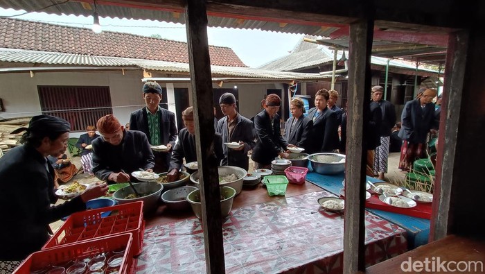Perlon Unggahan, cara masyarakat adat Anak Putu Banokeling Banyumas sambut Bulan Puasa.