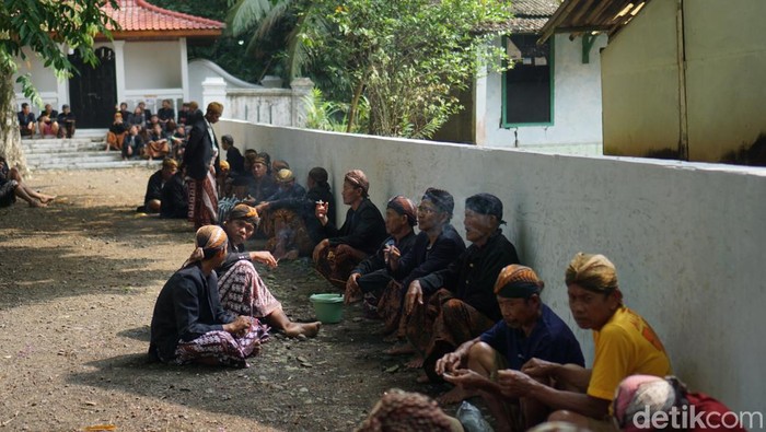 Perlon Unggahan, cara masyarakat adat Anak Putu Banokeling Banyumas sambut Bulan Puasa.