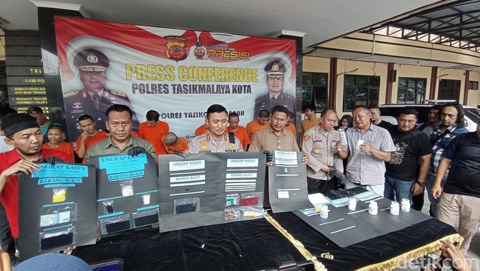Polres Tasikmalaya Kota saat merilis pengungkapan kasus narkoba di awal tahun 2023.